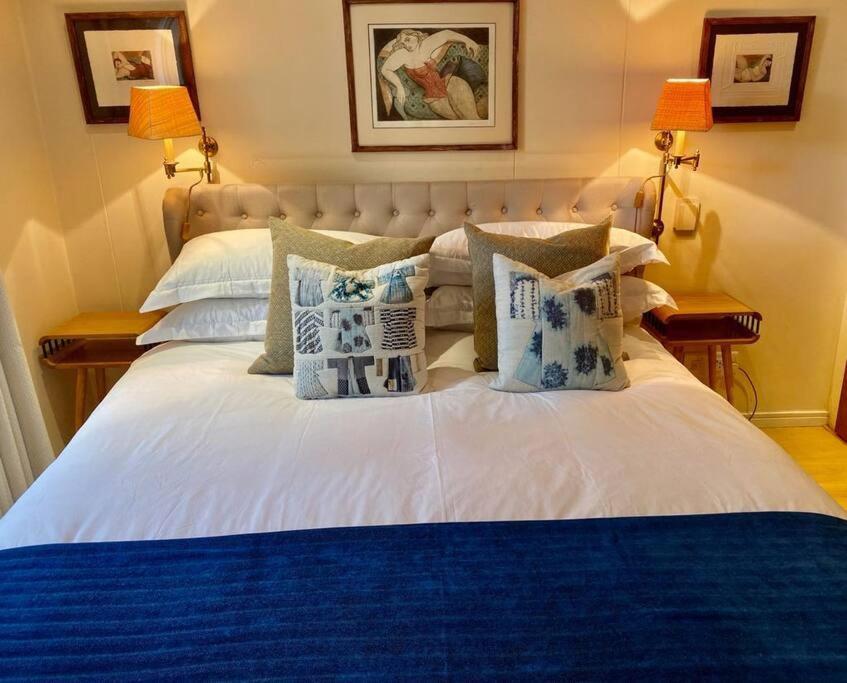 Parama 003 Secure, Luxurious Waterfront Apartment Cape Town