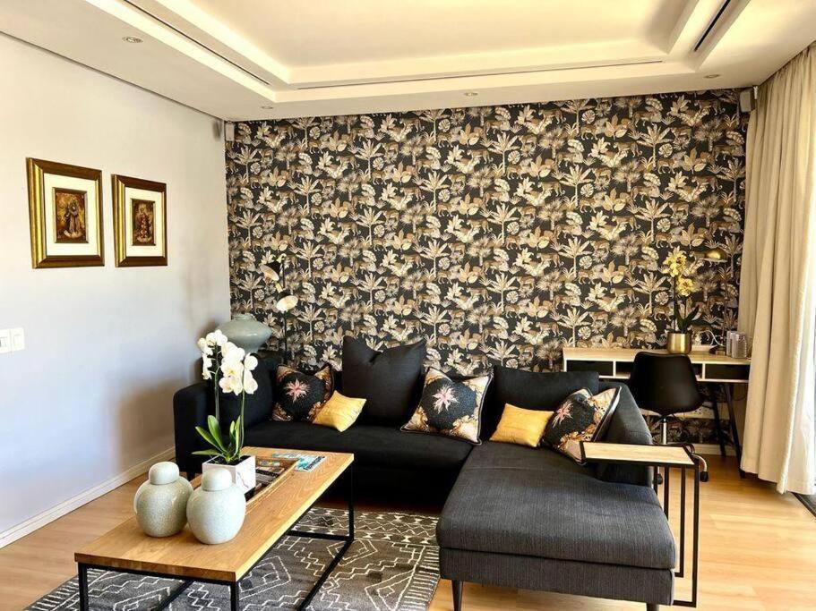 Parama 003 Secure, Luxurious Waterfront Apartment Cape Town
