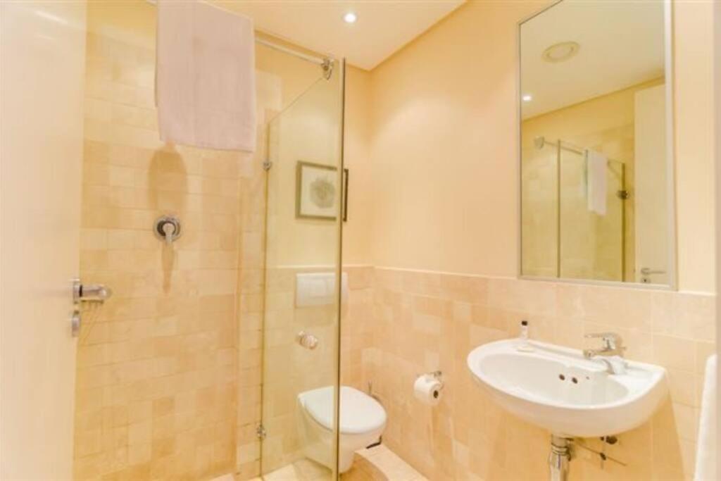 Apartment Parama 003 Secure, Luxurious Waterfront Cape Town