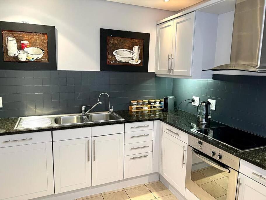 Apartment Parama 003 Secure, Luxurious Waterfront Cape Town