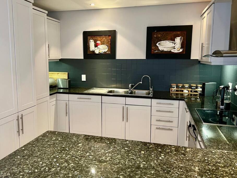 Parama 003 Secure, Luxurious Waterfront Cape Town